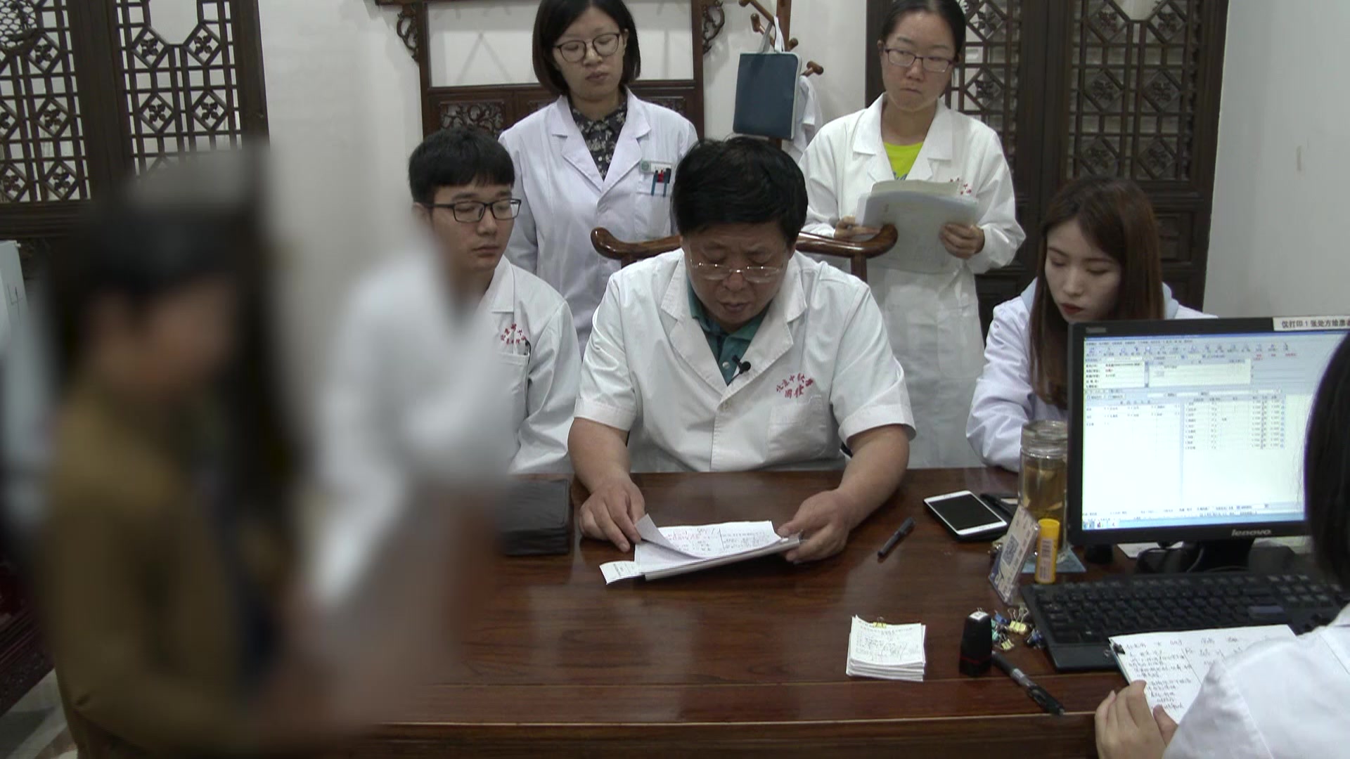 湿热内蕴脾虚不运：62岁女性腹泻头胀目胀的葛根芩连温中法