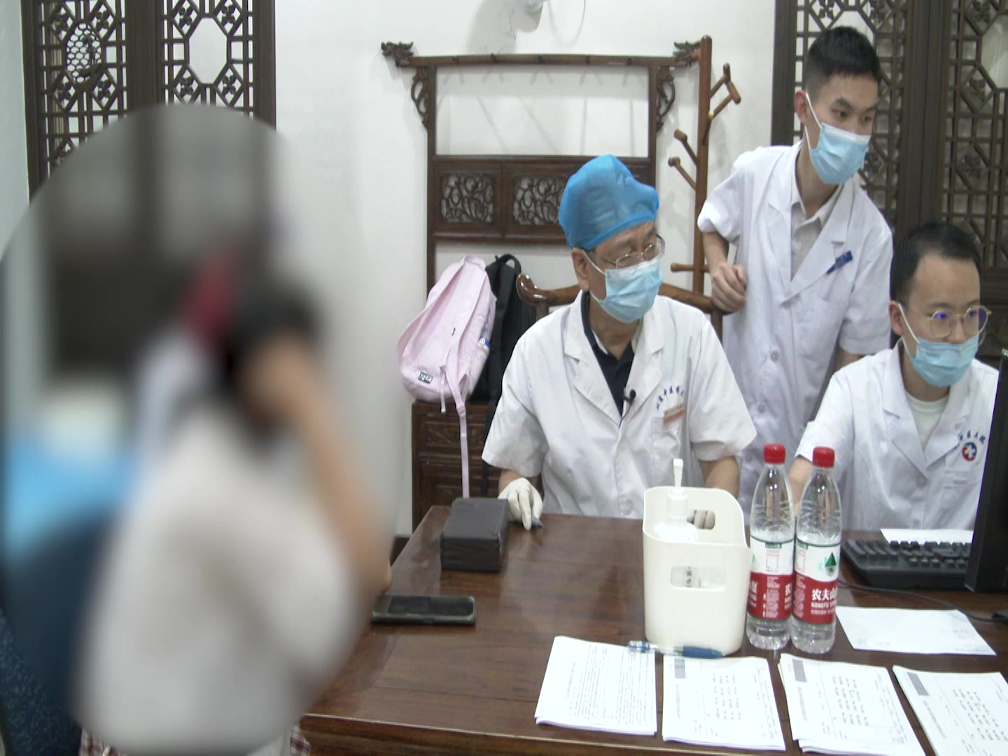 肝郁脾虚痰热内扰：22岁女性郁病乏力气短之疏肝清热健脾法