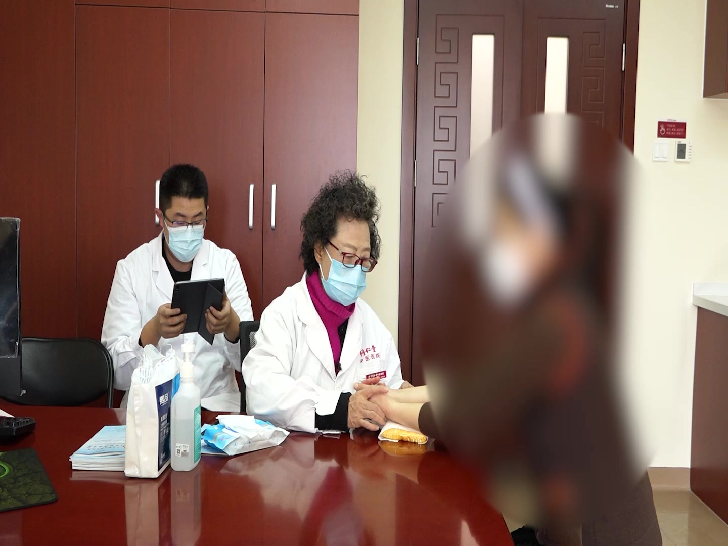 气血亏虚兼血瘀：44岁女性腰痛乏力伴月经先期的补气养血活血法