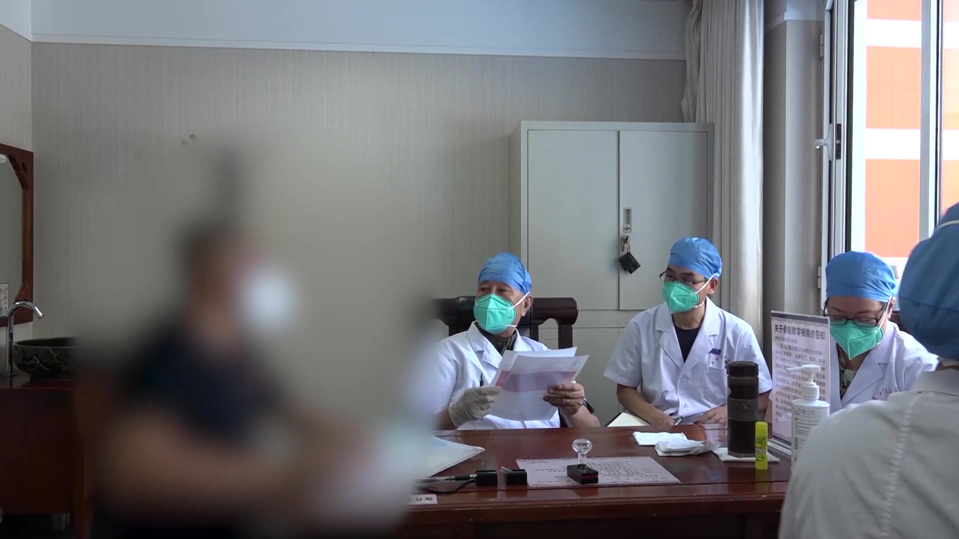 脾虚湿蕴寒热错杂：49岁卡车司机腹痛肠鸣便溏的温清并用法