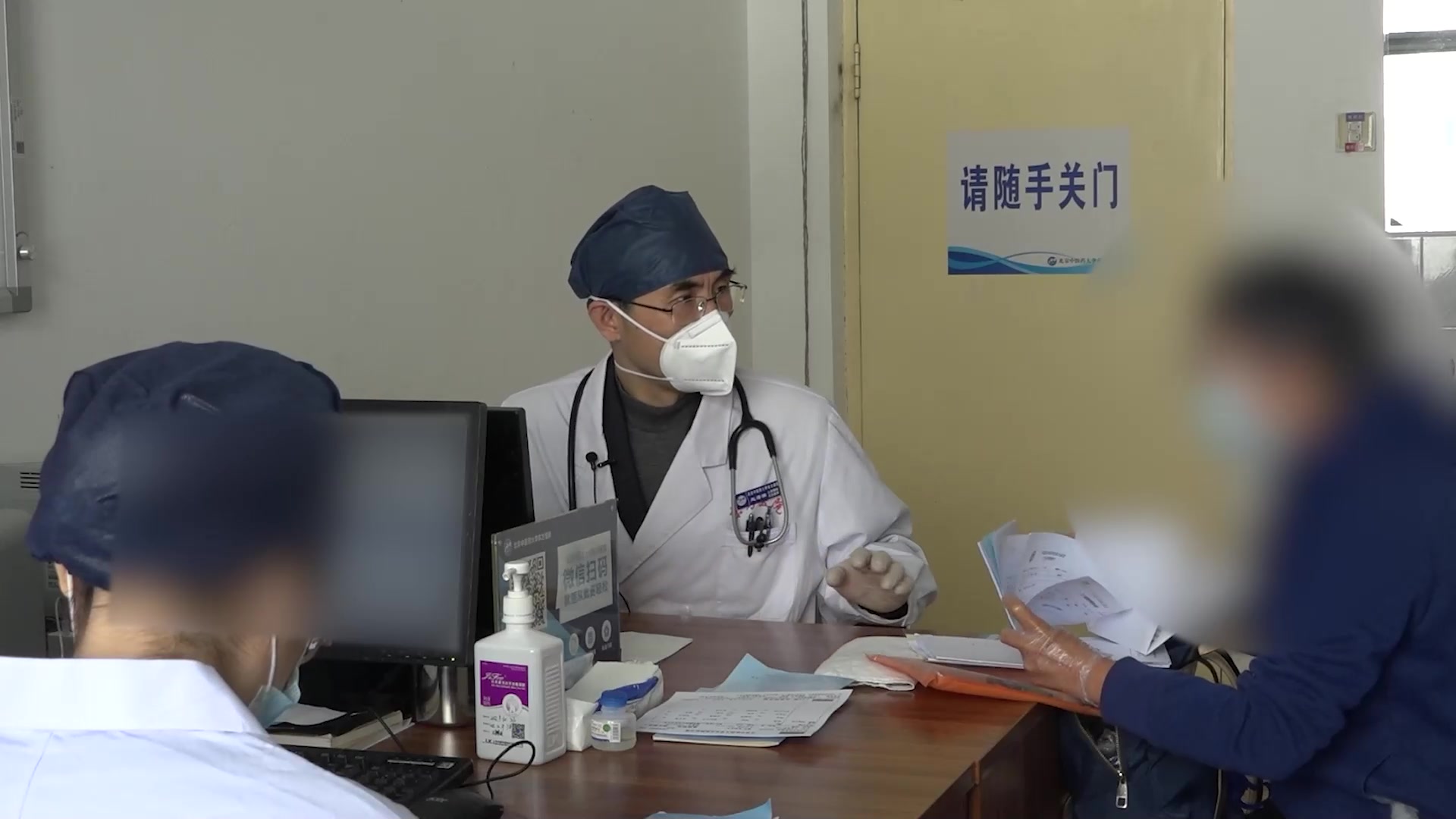 痰湿阻滞水饮凌心：68岁女性心悸口干脐下悸动的温阳化饮法