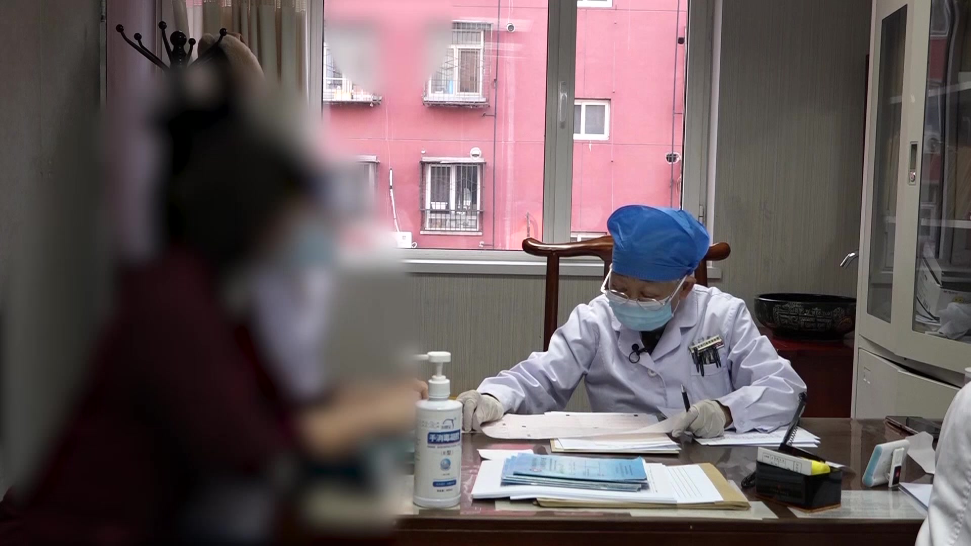 心阳亏虚，湿热内扰：48岁女性心动过缓心悸的益气温阳清心安神法