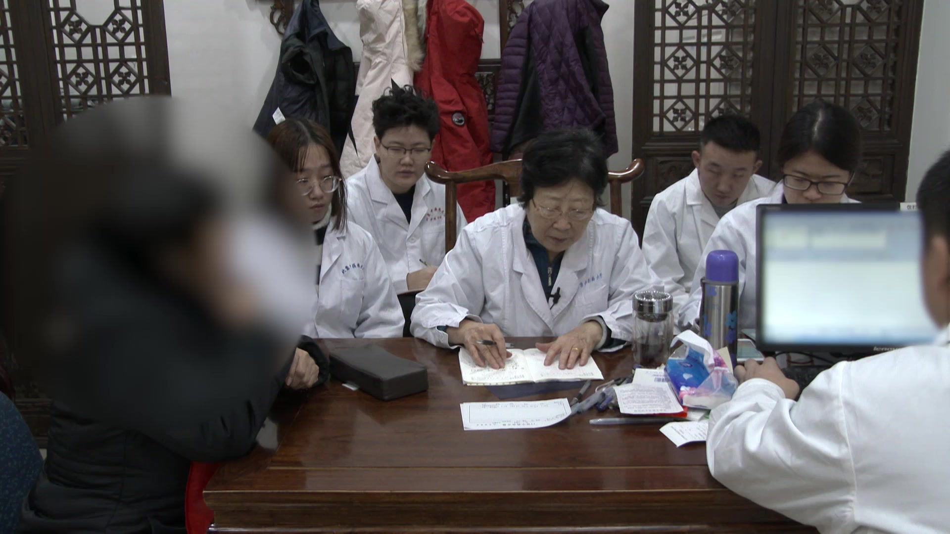 肝肾阴虚肝阳上亢：67岁胸痹患者心悸耳鸣的养阴平肝通络法