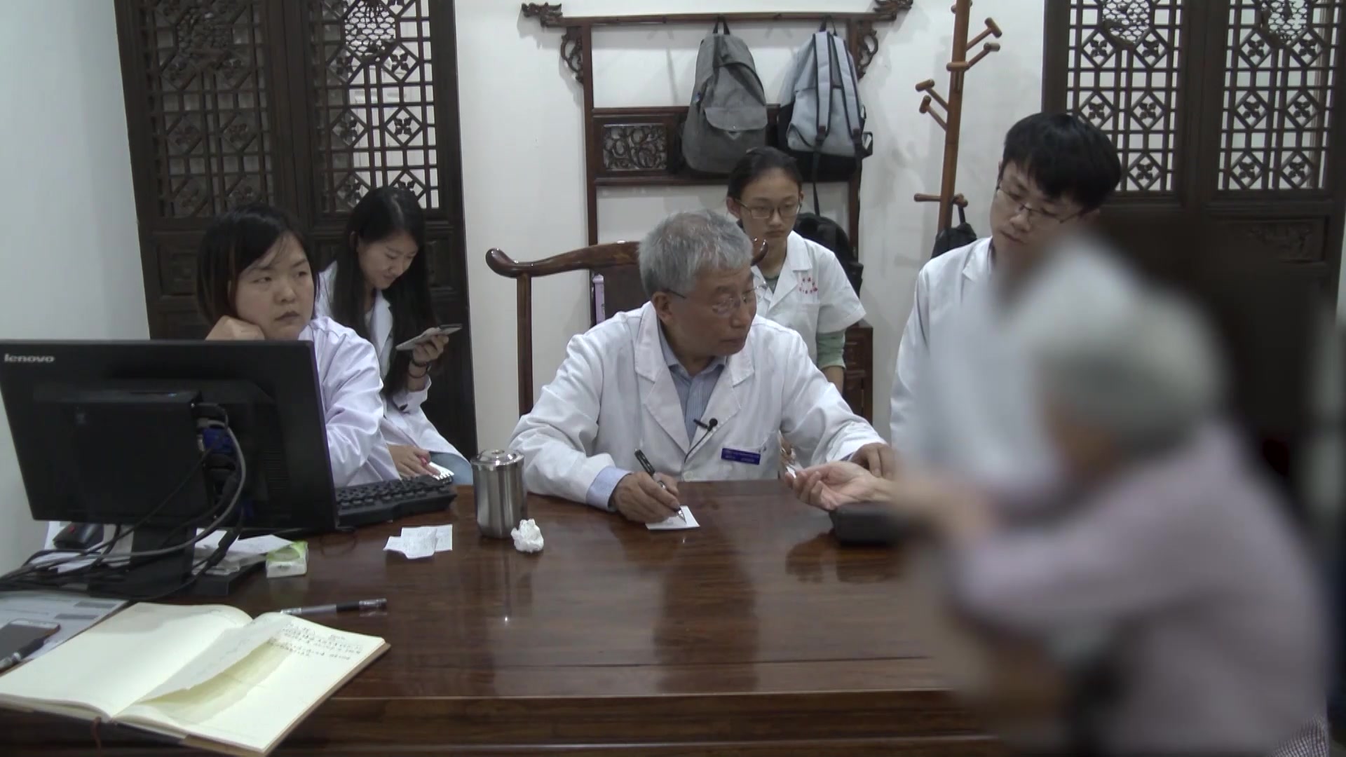 肺气亏虚风邪恋肺：79岁女性顽固性咳嗽遗尿的益气宣肺安神法