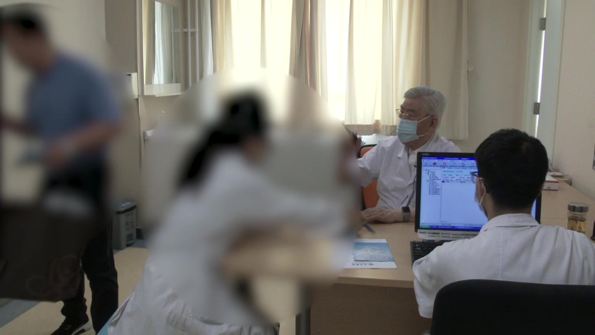 风邪犯肺气道挛急：79岁女性慢性咳嗽咽痒即咳的疏风宣肺治验