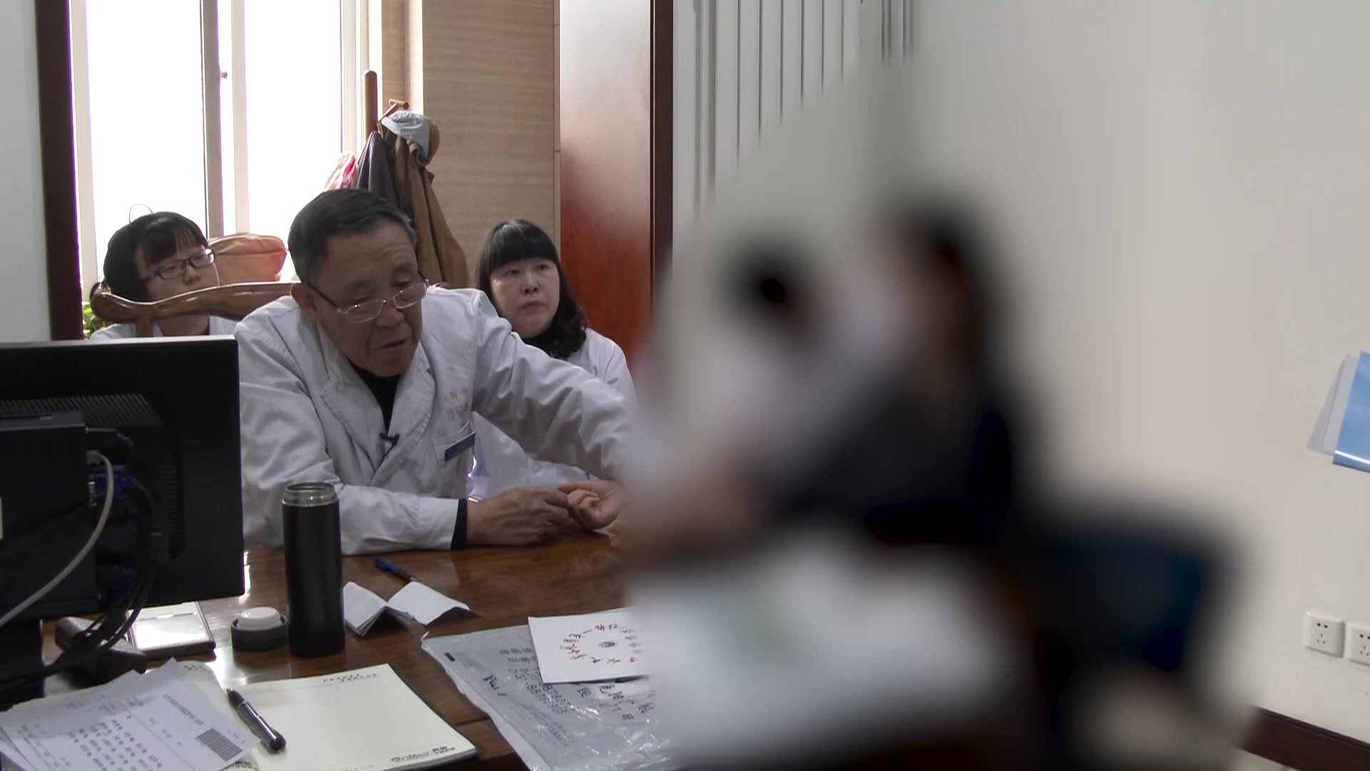 中气不足风热上攻：23岁女性肺结节伴经期下坠的补中益气疏风法