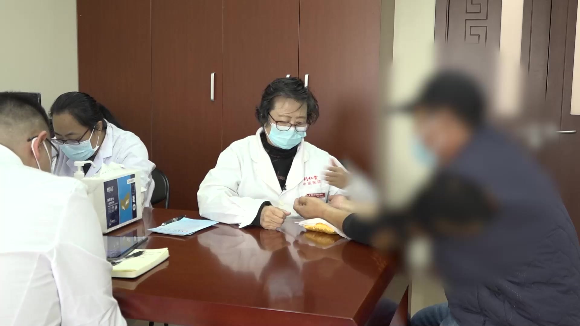 肝火上炎上热下寒：47岁男性高血压会厌囊肿术后咽喉肿痛之清肝化痰利咽法