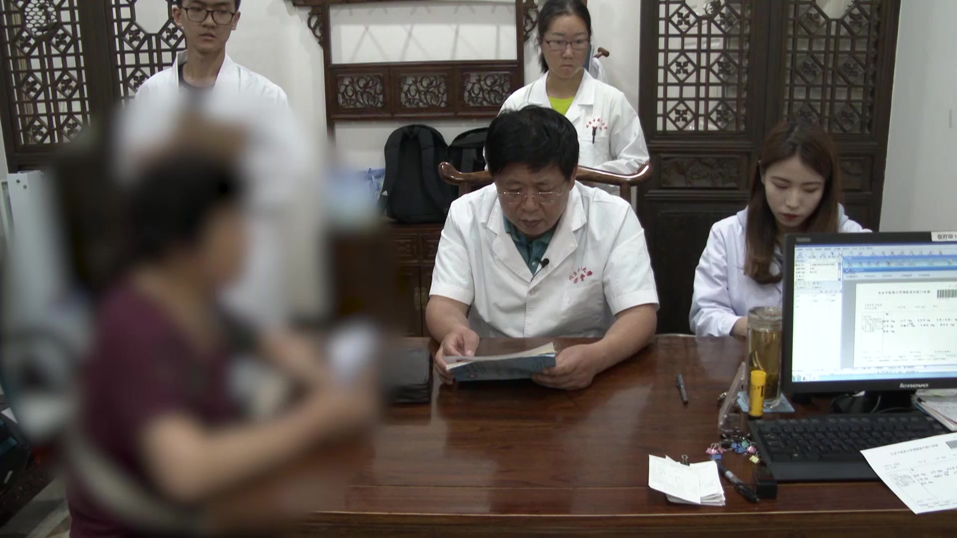 阴虚湿热证：59岁女性灼口症反复发作的滋阴清热利湿法