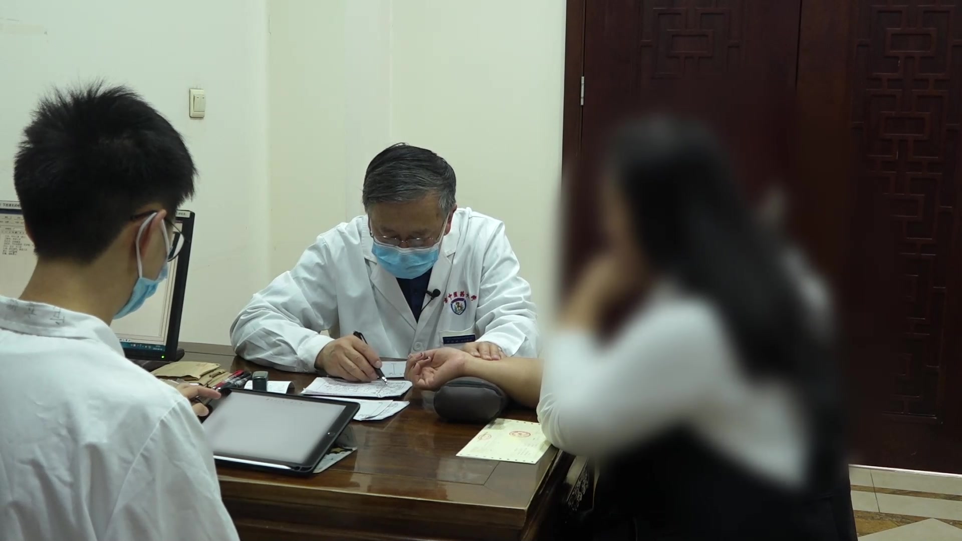 肝肺郁热脾肾亏虚：44岁女性经前鼻衄半年的倒经辨治