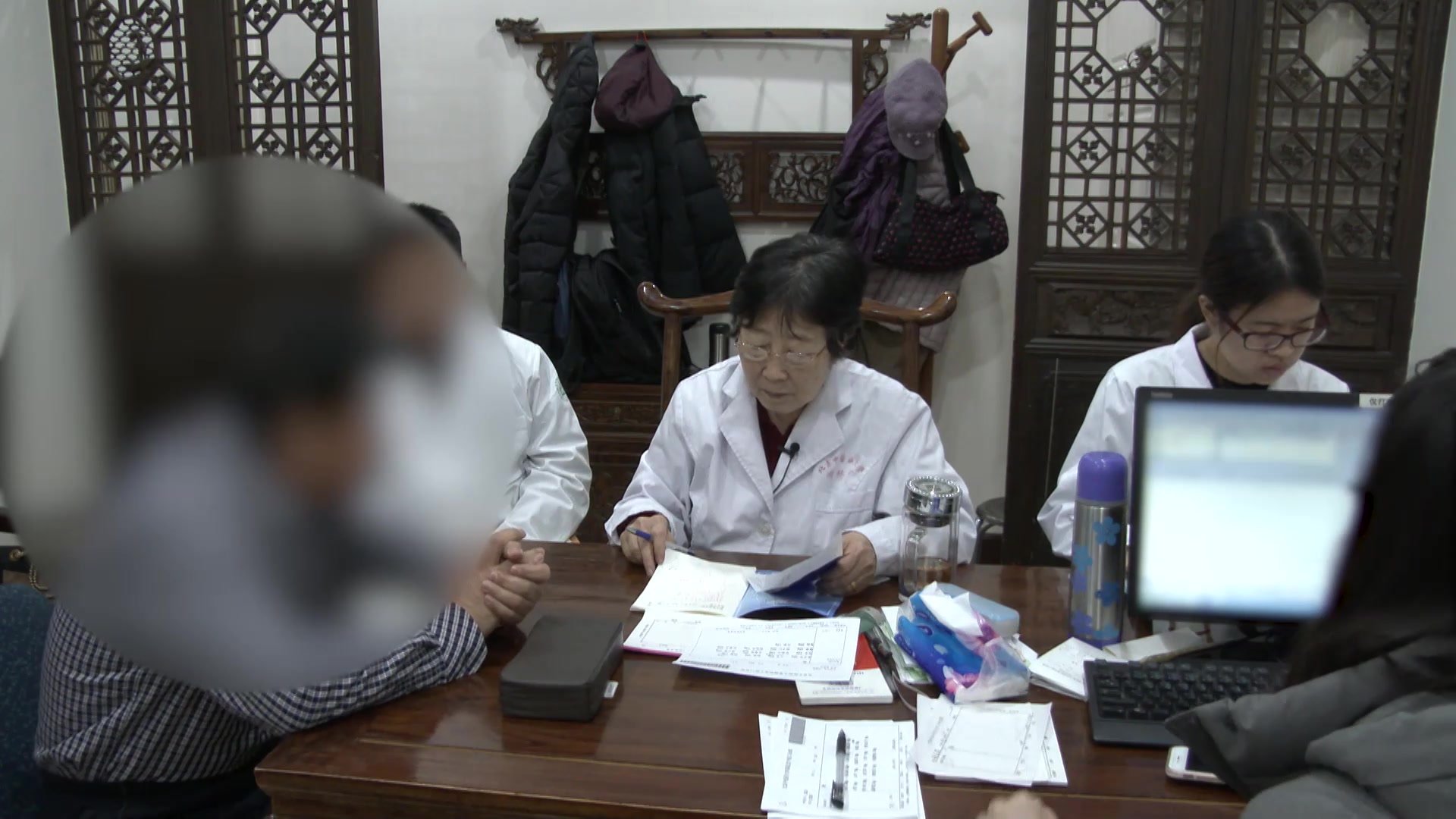 心气不足虚火上扰：55岁男性心动过缓气短，炙甘草汤去红参加味