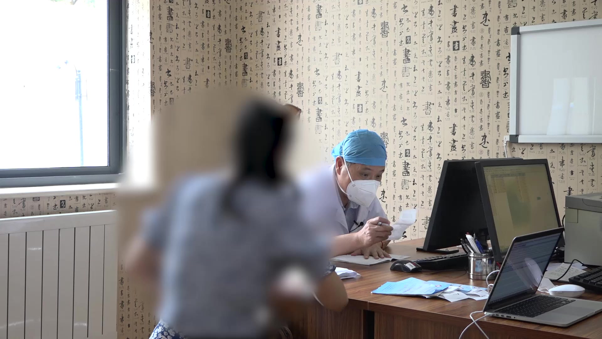 肝脾不和：38岁女性痞满腹痛遇凉发作伴尿频口苦的守方调治