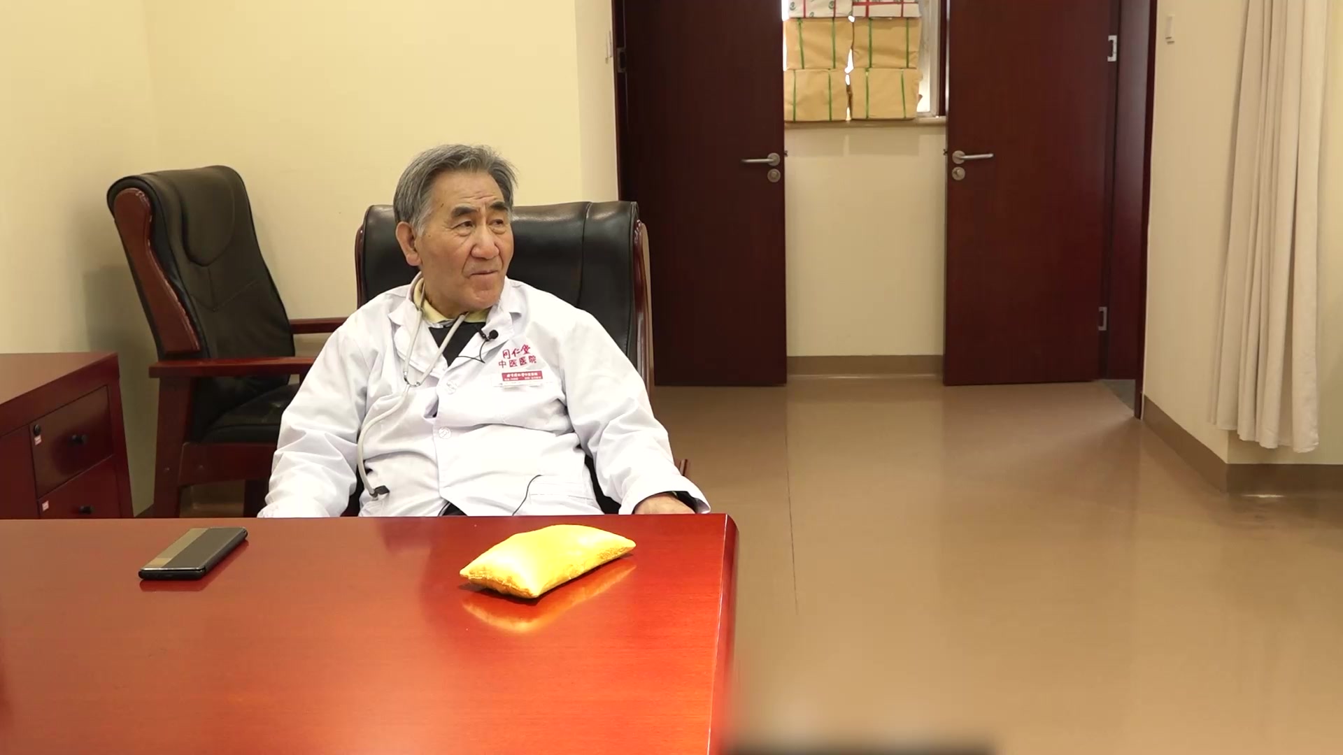 肝风内动兼风热外袭：26岁男性目瞤过敏的平肝熄风膏方调治