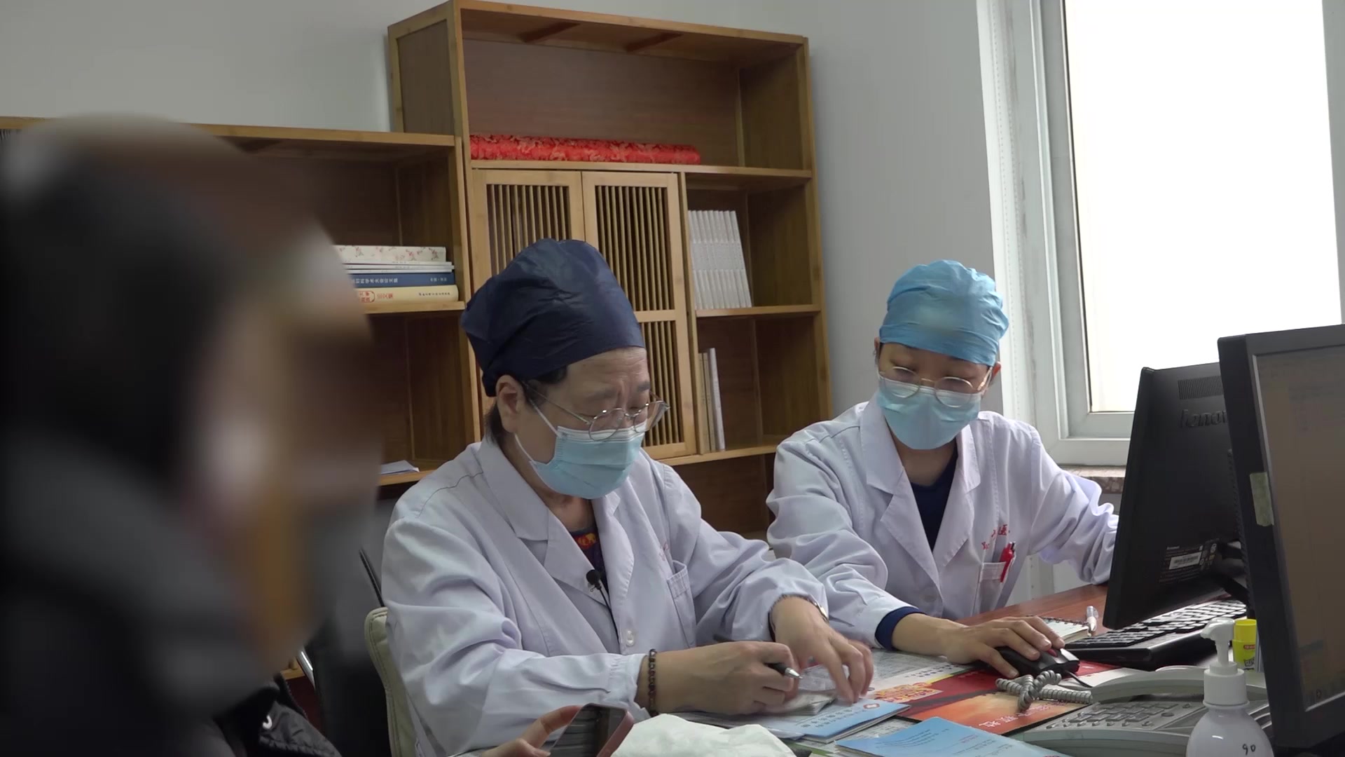 肝郁脾虚湿热下注：32岁女性前庭大腺囊肿的中药坐浴与内外合治