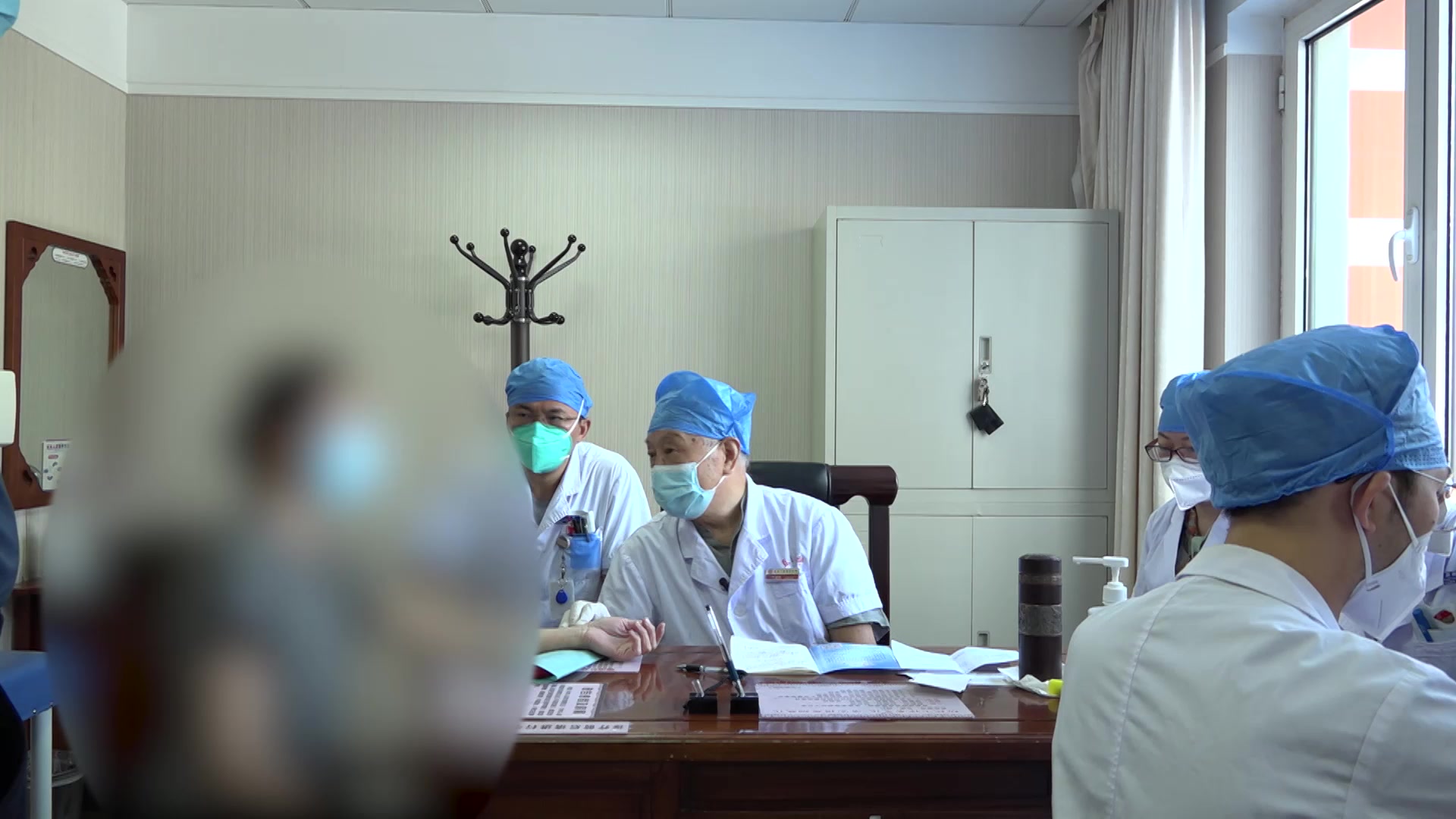 脾虚湿阻胃失和降：62岁胆汁反流性胃炎烧心胀满的健脾通降法
