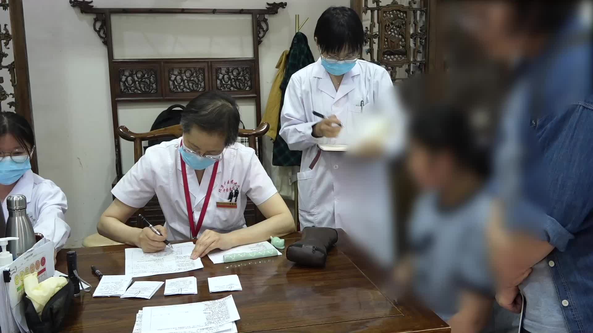 上焦有热：10岁女童白癜风的中药内服外用法