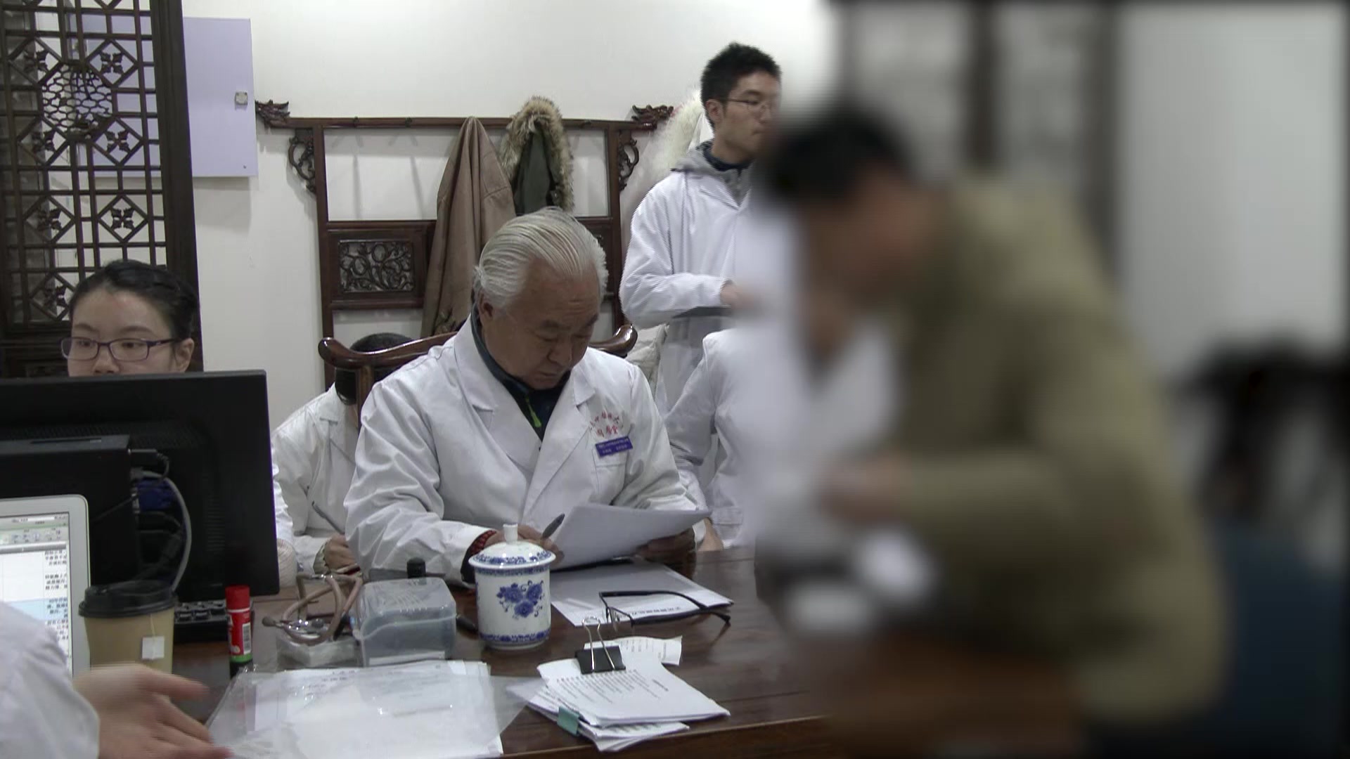 气滞血瘀肝郁脾虚：47岁男性肝硬化结节增长的口苦痰黏辨治与丸药维持