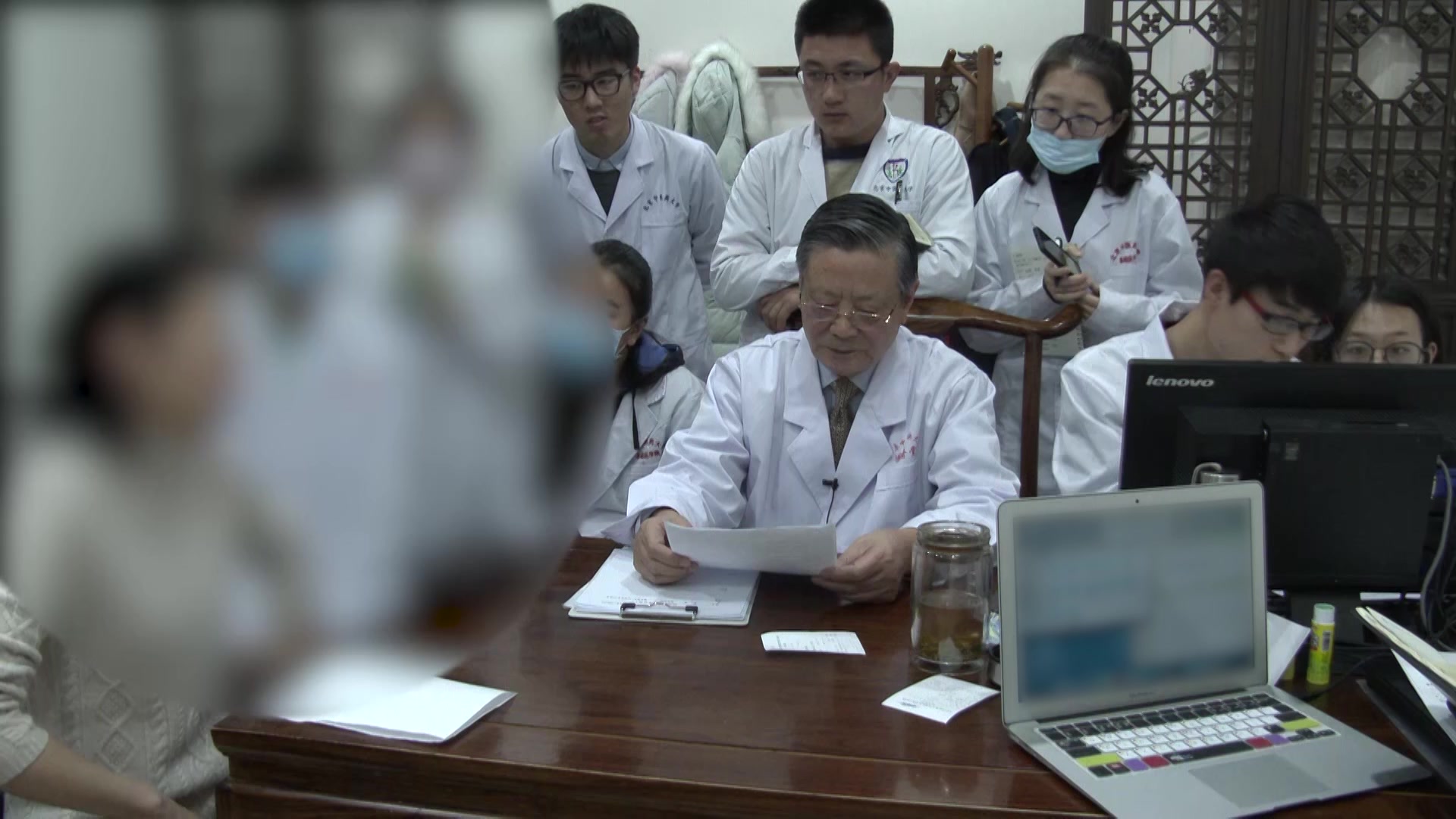 脾虚气滞胃失和降：34岁女性嗳气腹痛胃胀便秘的中医辨治