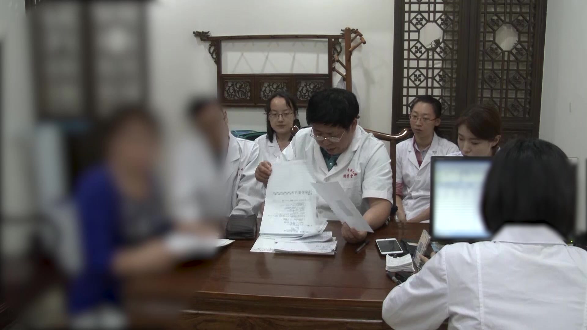 肝郁脾虚气滞血瘀：59岁女性胆囊结石食油腻闷胀的疏肝健脾化石法