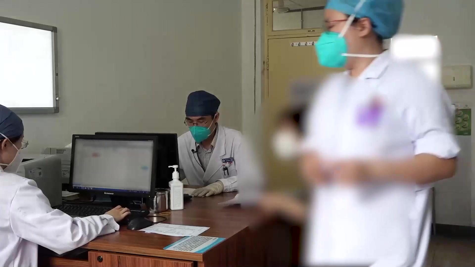 脾虚湿盛水气凌心：76岁女性频发早搏胸闷心悸的芳香化湿法